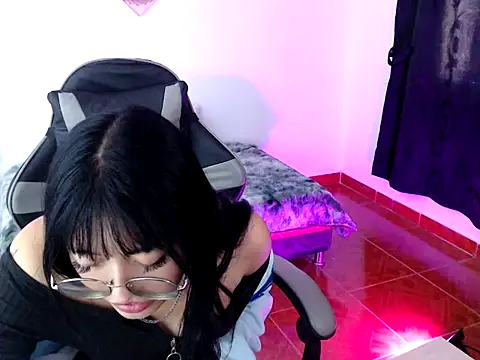 Snapshot of Isabella__666 chatting on October 15, 1:00 pm Isabella 666 online show from October 15, 1:00 pm