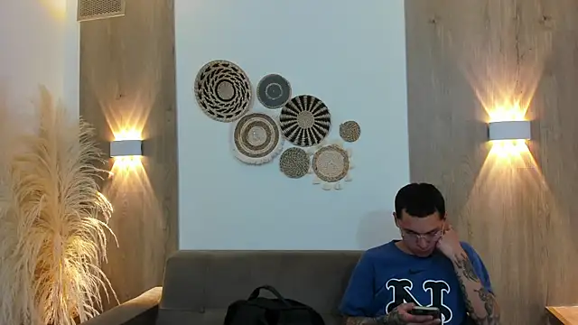 AnnieAndLeandro online show from January 7, 8:11 pm