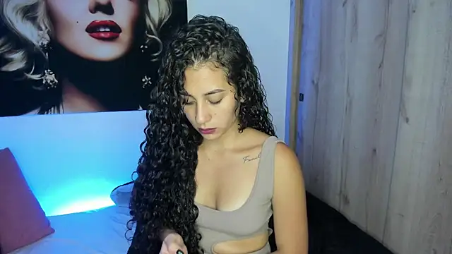 Snapshot of fernanda317 chatting on November 7, 10:43 pm fernanda317 online show from November 7, 10:43 pm