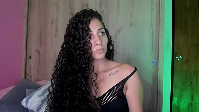 Snapshot of fernanda317 chatting on April 15, 10:43 pm fernanda317 online show from April 15, 10:43 pm