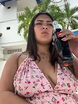 AbrilAw online show from February 1, 5:00 pm