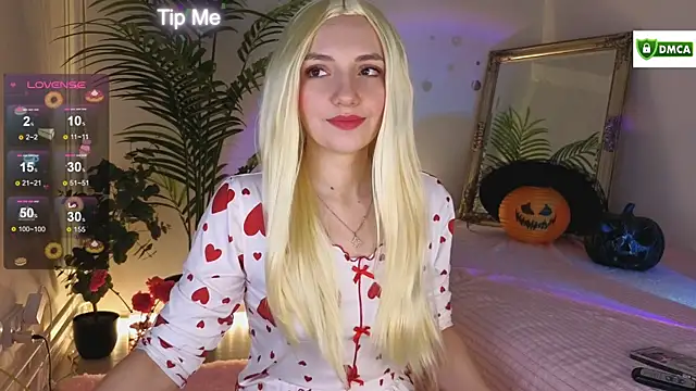 Snapshot of cute_cake chatting on October 26, 9:48 am cute cake online show from October 26, 9:48 am