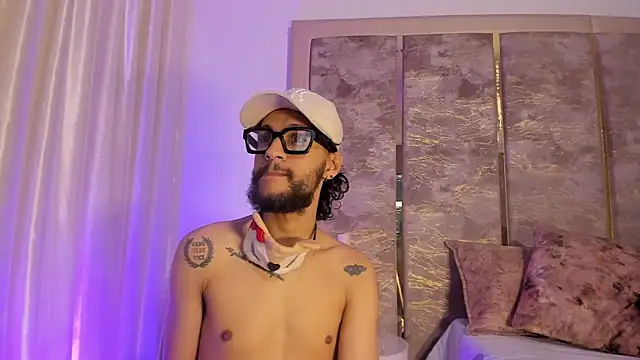 Snapshot of Liam_Samderz chatting on October 29, 11:45 am Liam Samderz online show from October 29, 11:45 am