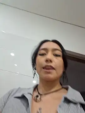 Snapshot of EvelynCrow_ chatting on October 16, 10:44 pm EvelynCrow  online show from October 16, 10:44 pm