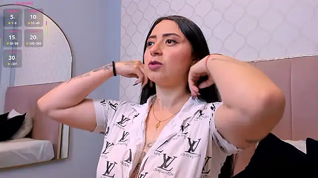 JuliethCruz  online show from March 12, 5:41 pm