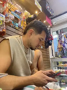 Snapshot of Leonardmoppet chatting on November 8, 10:41 pm Leonardmoppet online show from November 8, 10:41 pm