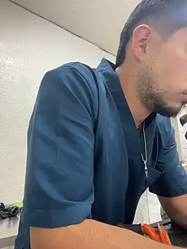 Snapshot of Leonardmoppet chatting on November 9, 8:51 pm Leonardmoppet online show from November 9, 8:51 pm