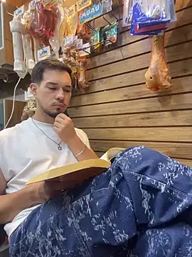 Snapshot of Leonardmoppet chatting on November 12, 11:03 pm Leonardmoppet online show from November 12, 11:03 pm