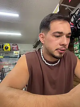 Snapshot of Leonardmoppet chatting on November 16, 9:20 pm Leonardmoppet online show from November 16, 9:20 pm