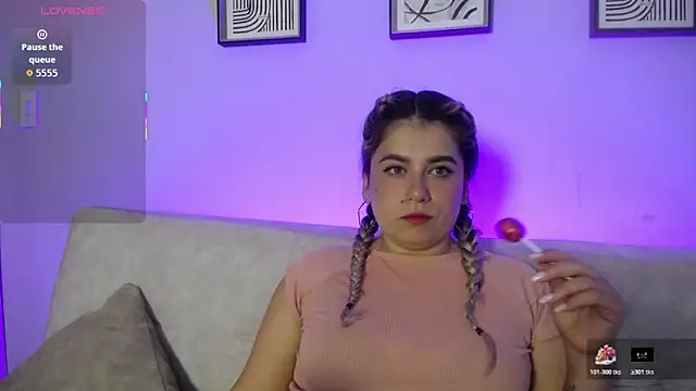 Snapshot of Sweet_Bella_Valery chatting on November 4, 11:15 pm Sweet Bella Valery online show from November 4, 11:15 pm