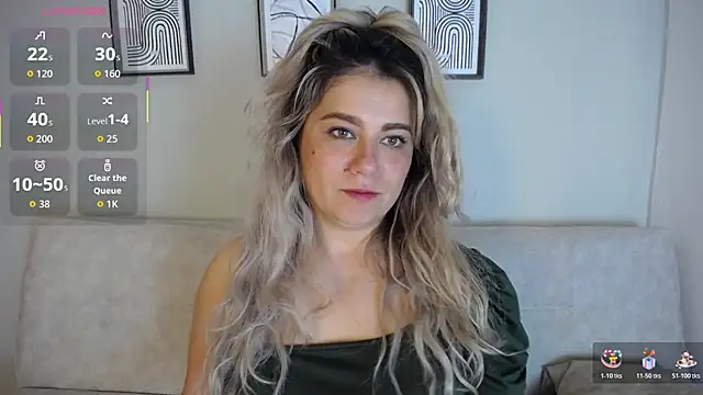 Snapshot of Sweet_Bella_Valery chatting on November 25, 10:10 pm Sweet Bella Valery online show from November 25, 10:10 pm