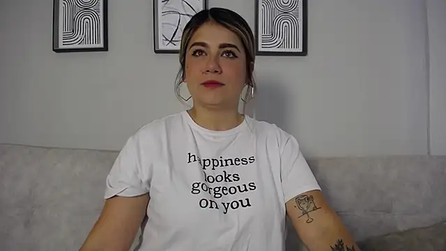 Snapshot of Sweet_Bella_Valery chatting on November 29, 8:23 pm Sweet Bella Valery online show from November 29, 8:23 pm