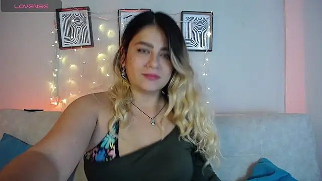 Sweet Bella Valery online show from April 24, 10:23 pm