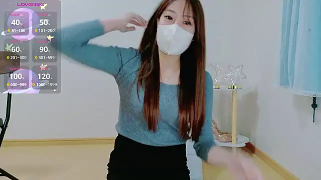 TSUKI circle online show from November 6, 2:29 pm