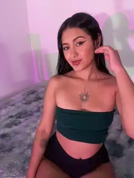 Snapshot of Emilux_ chatting on April 5, 6:16 pm Emilux online show from April 5, 6:16 pm