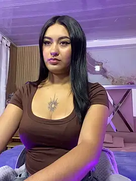 Snapshot of Emilux_ chatting on May 14, 11:50 am Emilux online show from May 14, 11:50 am