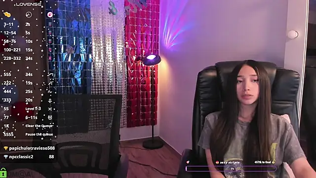 Snapshot of Mikeyvioleta_ chatting on July 23, 1:58 am Mikeyvioleta online show from July 23, 1:58 am