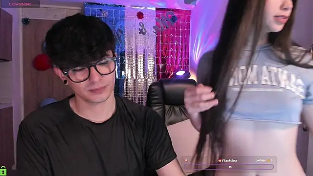 Snapshot of Mikeyvioleta_ chatting on July 25, 9:40 am Mikeyvioleta online show from July 25, 9:40 am