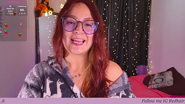 Snapshot of Rhosynn chatting on October 30, 3:19 am Rhosynn online show from October 30, 3:19 am