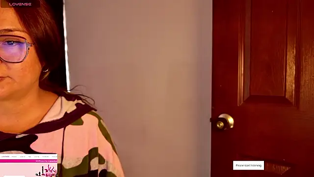 Snapshot of Rhosynn chatting on February 20, 4:18 pm Rhosynn online show from February 20, 4:18 pm