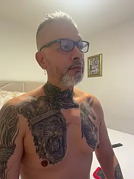 Snapshot of roygomez chatting on October 24, 4:14 pm roygomez online show from October 24, 4:14 pm