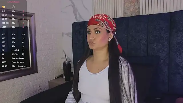 MarScarlett online show from April 5, 1:30 pm