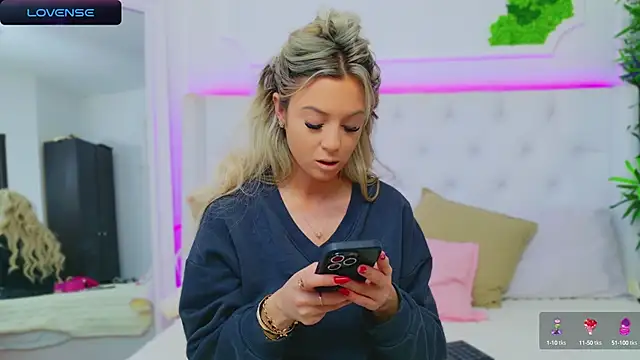 AriannaSins online show from January 4, 1:10 pm