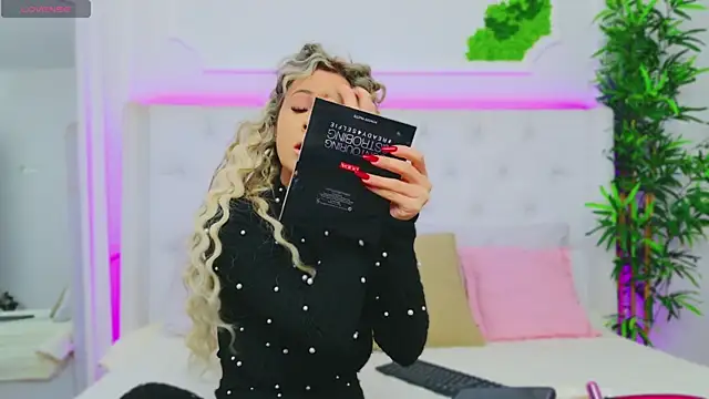 AriannaSins online show from January 6, 1:19 pm