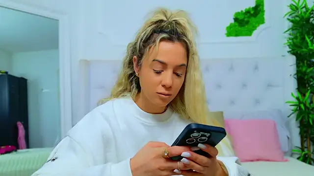 AriannaSins online show from January 21, 1:00 pm