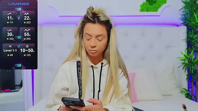 AriannaSins online show from February 3, 1:30 pm