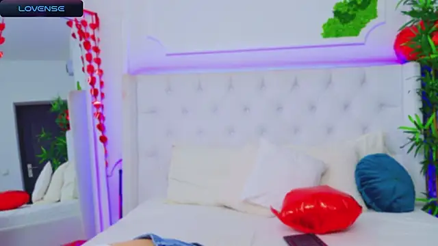 AriannaSins online show from February 18, 1:33 pm