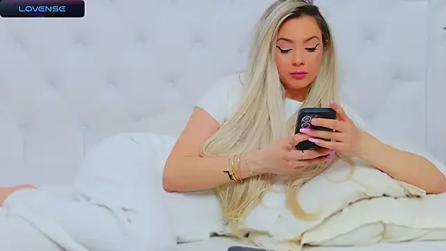 AriannaSins online show from February 24, 4:15 pm