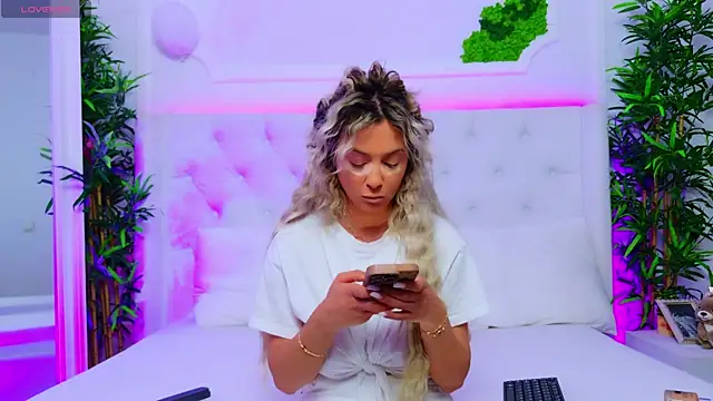 AriannaSins online show from November 3, 1:23 pm