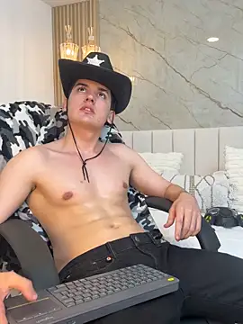 Valentino ceratii online show from October 22, 6:13 am