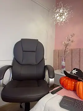 Valentino ceratii online show from October 25, 4:53 am