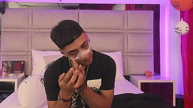 Snapshot of SweetAndSinful chatting on November 1, 4:36 am SweetAndSinful online show from November 1, 4:36 am