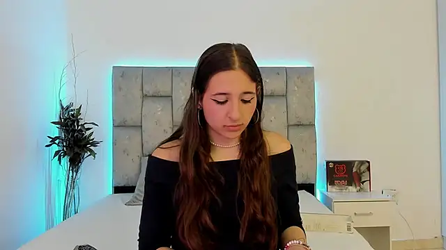 Snapshot of SweetAndSinful chatting on November 29, 3:42 am SweetAndSinful online show from November 29, 3:42 am