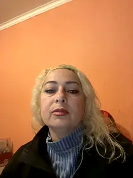 Snapshot of LunaStar3355 chatting on October 19, 7:03 pm LunaStar3355 online show from October 19, 7:03 pm