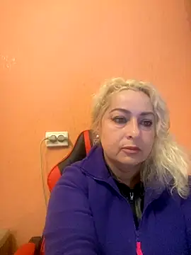 Snapshot of LunaStar3355 chatting on October 22, 11:21 am LunaStar3355 online show from October 22, 11:21 am