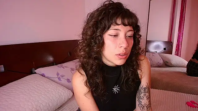 Snapshot of TammyCutee chatting on July 2, 4:18 am TammyCutee online show from July 2, 4:18 am