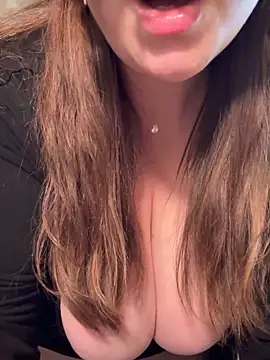 Snapshot of Curvy__Goddess chatting on May 16, 10:36 am Curvy Goddess online show from May 16, 10:36 am