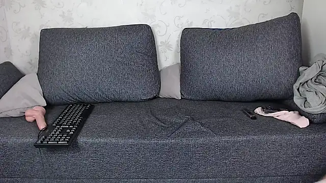 evaa here  online show from April 1, 1:41 pm