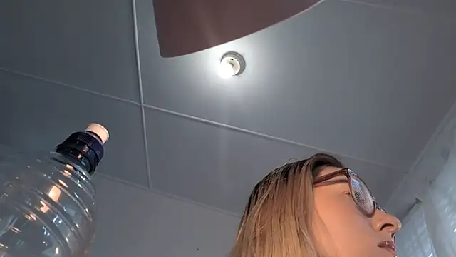 Snapshot of DemigoddessLexie chatting on October 25, 4:31 am DemigoddessLexie online show from October 25, 4:31 am