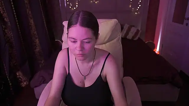 Snapshot of QueenEvieX chatting on April 21, 12:34 am QueenEvieX online show from April 21, 12:34 am