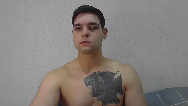 Snapshot of Zure-xxx chatting on June 3, 1:30 am Zure-xxx online show from June 3, 1:30 am
