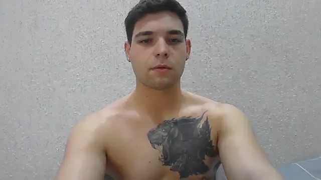 Snapshot of Zure-xxx chatting on June 5, 2:07 am Zure-xxx online show from June 5, 2:07 am