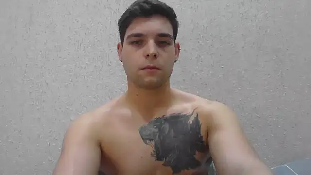 Snapshot of Zure-xxx chatting on June 5, 6:52 am Zure-xxx online show from June 5, 6:52 am