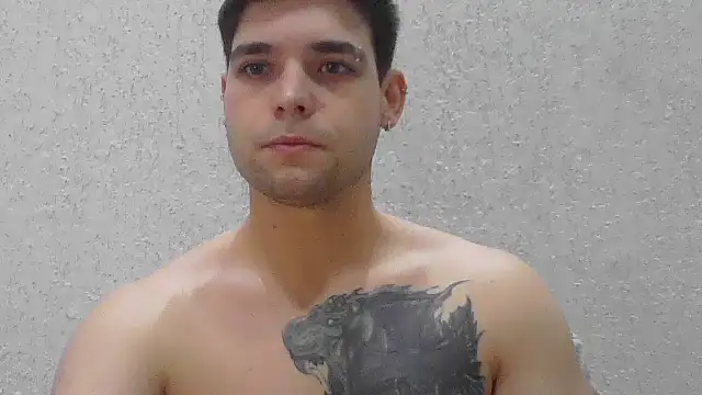 Snapshot of Zure-xxx chatting on June 6, 5:34 am Zure-xxx online show from June 6, 5:34 am
