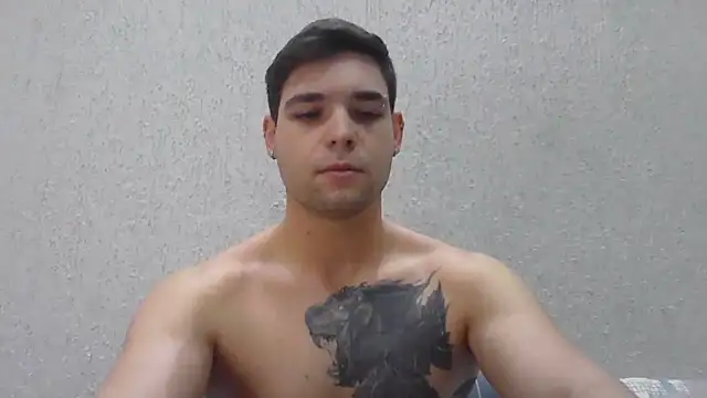 Snapshot of Zure-xxx chatting on June 9, 12:33 am Zure-xxx online show from June 9, 12:33 am