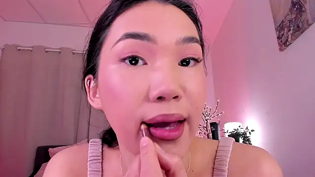 Divine Madeleine online show from April 17, 6:16 am